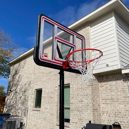 Dallas 4Br Large Yard W Hot Tub , Fire Pit And Basketball Hoop Εξωτερικό φωτογραφία