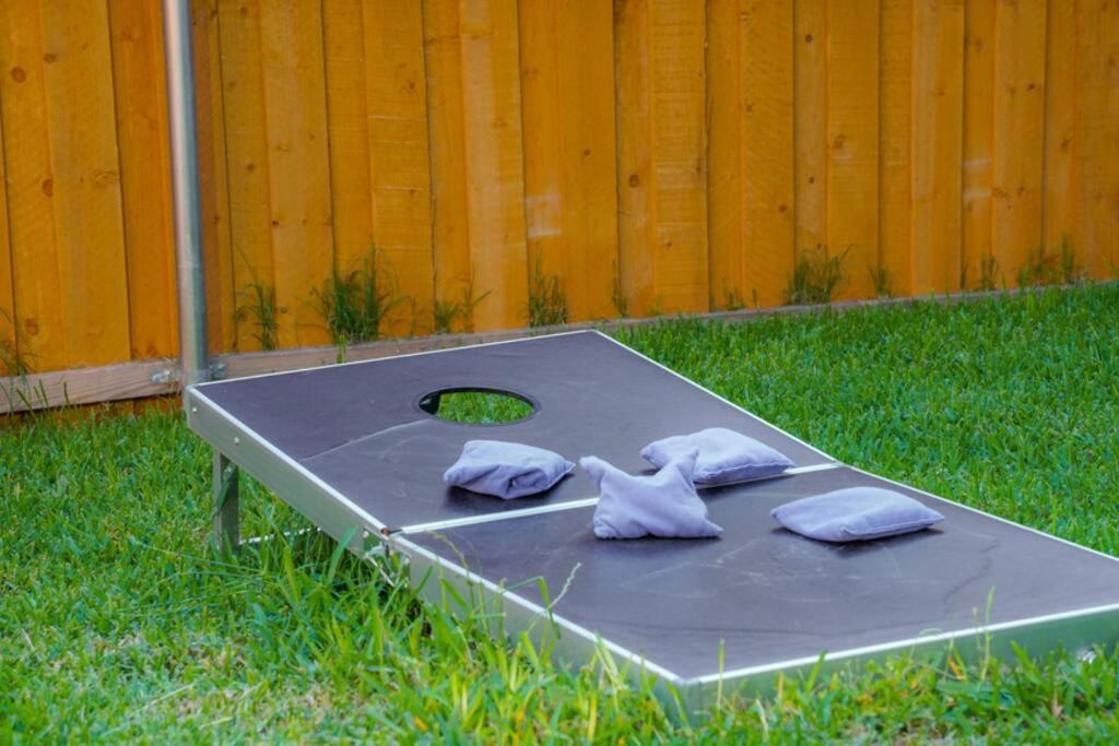 Dallas 4Br Large Yard W Hot Tub , Fire Pit And Basketball Hoop Εξωτερικό φωτογραφία