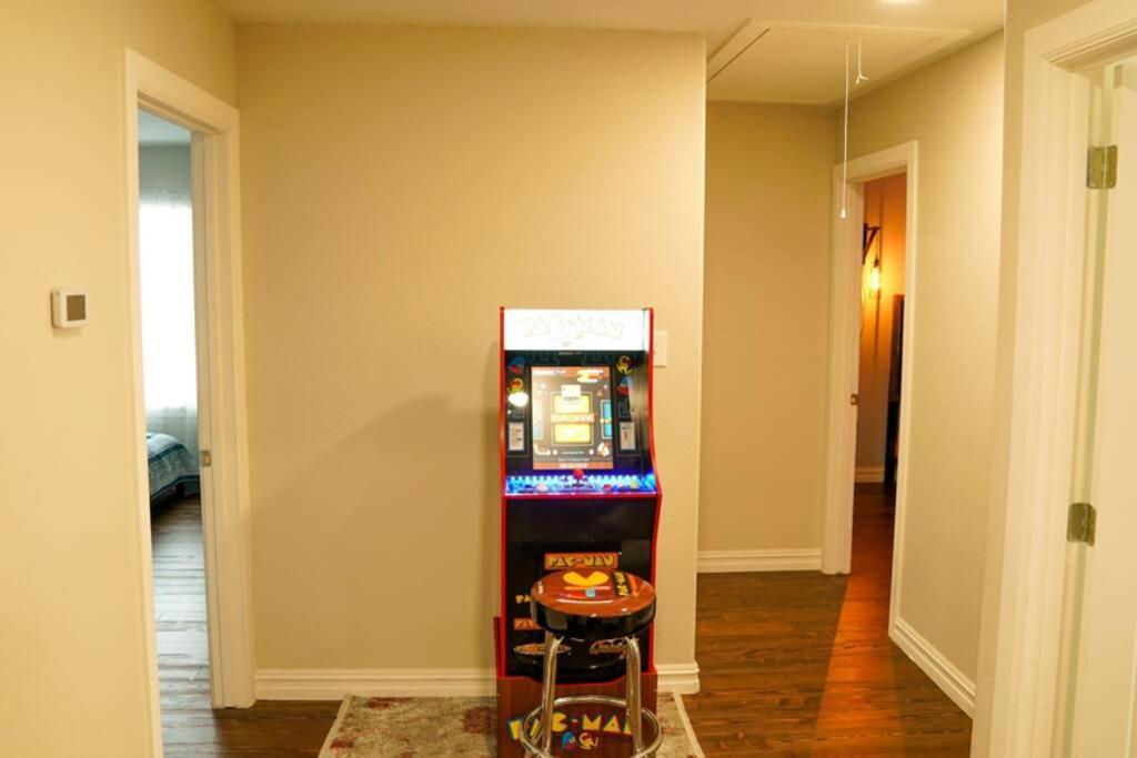 Dallas 4Br Large Yard W Hot Tub , Fire Pit And Basketball Hoop Εξωτερικό φωτογραφία
